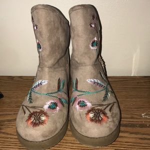 Floral winter boots
